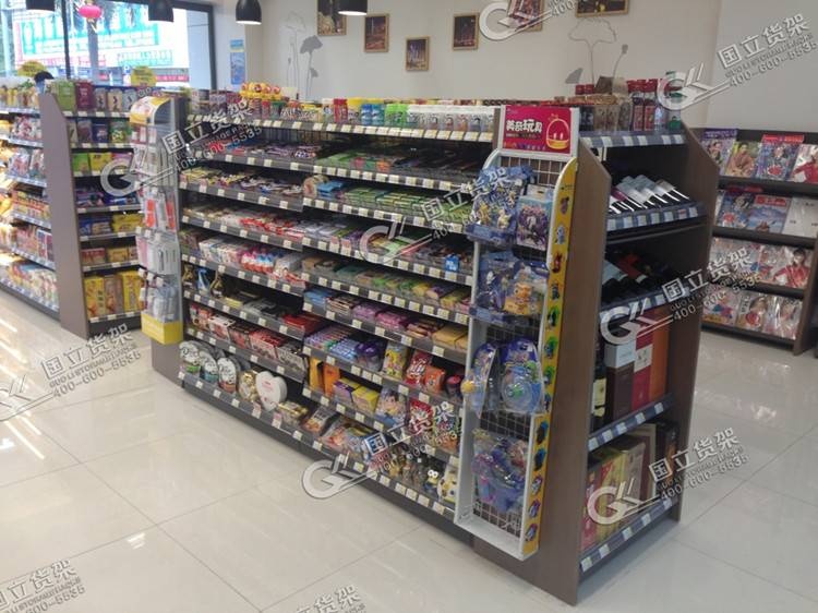便利店零食貨架
